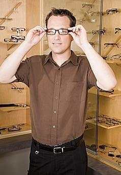 近視多年，中年還需配眼鏡？——兼談物聯網技術在視力健康領域的應用